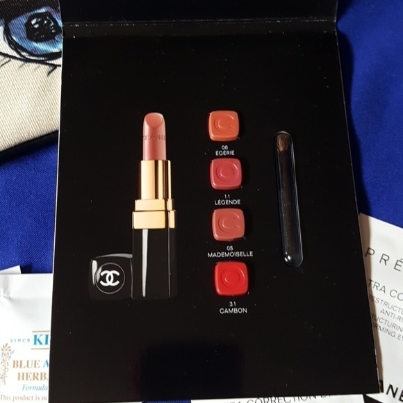 MAKEUP bag with few samples. - Picture 4 of 6